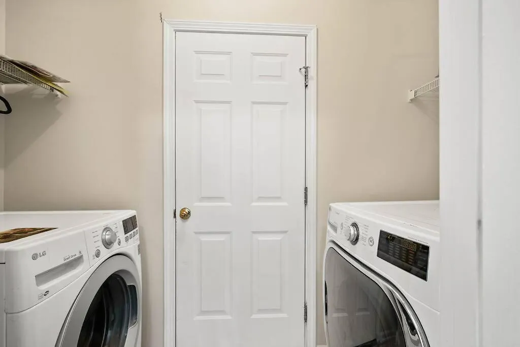 Cozy 4B 2 5B University Home King Beds Jacuzzi Charlotte 0*,  United States